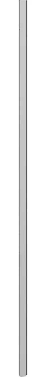 Badezimmerinspiration mit weißen Badmöbeln, elegantem Rundspiegel und Duschnische mit Falttür aus Klarglas und Profilen aus satinierten, grünen Langfliesen sorgen für einen edlen Look.