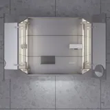 Kleine Badezimmerinspiration mit Waschbeckenunterschrank in Sonderfarbe mit integriertem Griff, Spiegelschrank mit Lampen, Dekorationsspiegel mit getöntem Glasregal, weiße Fischgrätfliesen für ein stilvolles und klassisches Aussehen.