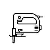 Romantische Badezimmer Inspiration mit Spiegelschrank, der praktische und anmutige Aufbewahrungslösungen bietet, doppelte Aufsatzwaschbecken auf einer Steinplatte.