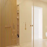Inspiration für ein großes Badezimmer mit Badezimmermöbeln aus hellem Holz, quadratischem Spiegel und Duschwand mit Flügeltüren aus Eisglas und Profilen aus Satin sowie elegantem elektrisch beheiztem Handtuchhalter.