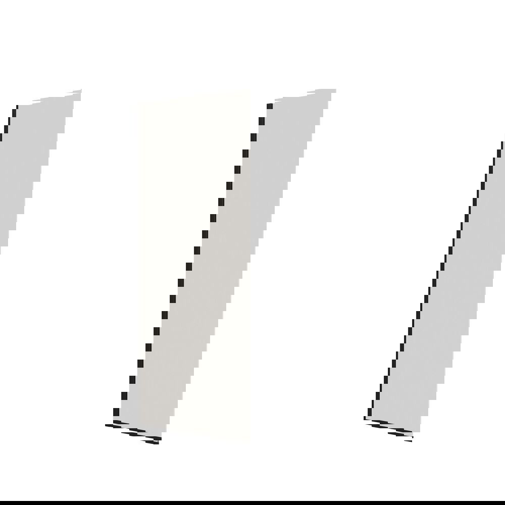 Großes Badezimmer im modernen und minimalistischen Stil mit weißen Möbeln, schwarzer Arbeitsplatte, quadratischen Waschbecken, Spiegelschränken mit Licht, Walk-in-Dusche