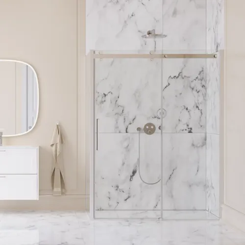 Inspiration für ein großes Badezimmer mit großer luxuriöser begehbarer Dusche mit Schiebetür, weißen Badezimmermöbeln, großen modernen Fliesen und langen Vorhängen für einen klassischen und romantischen Look