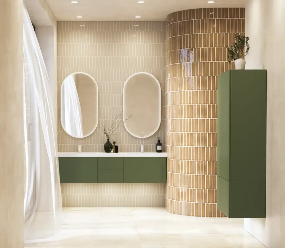 Großes Badezimmer in Grüntönen mit Waschtischunterschrank, ovalem Spiegel mit Goldverzierung und schönen Rahmentüren