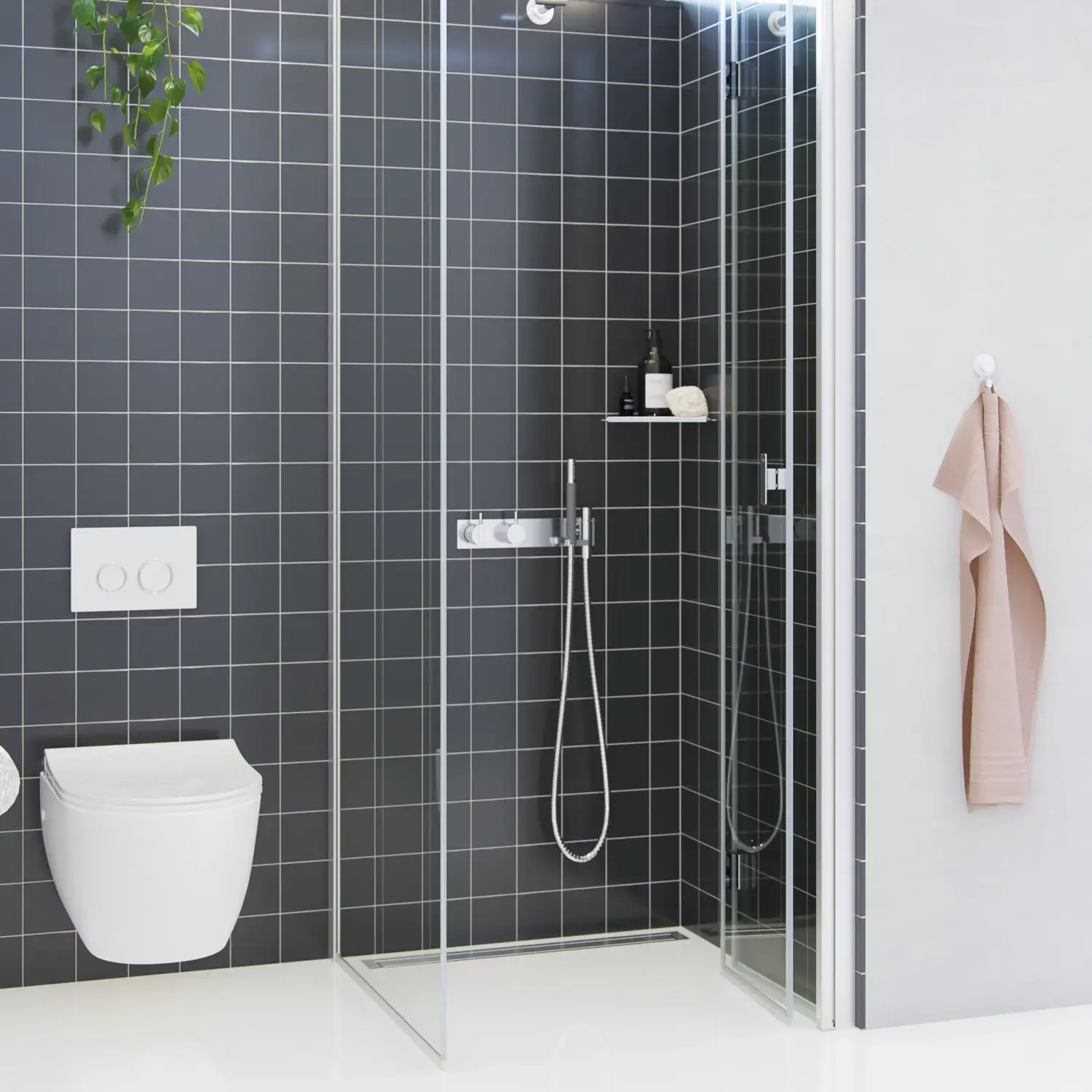 Badezimmer-Inspiration mit einer Duschwand mit fester Wand und Falttür aus Klarglas und Satin, die für ein helles und modernes Aussehen sorgt.