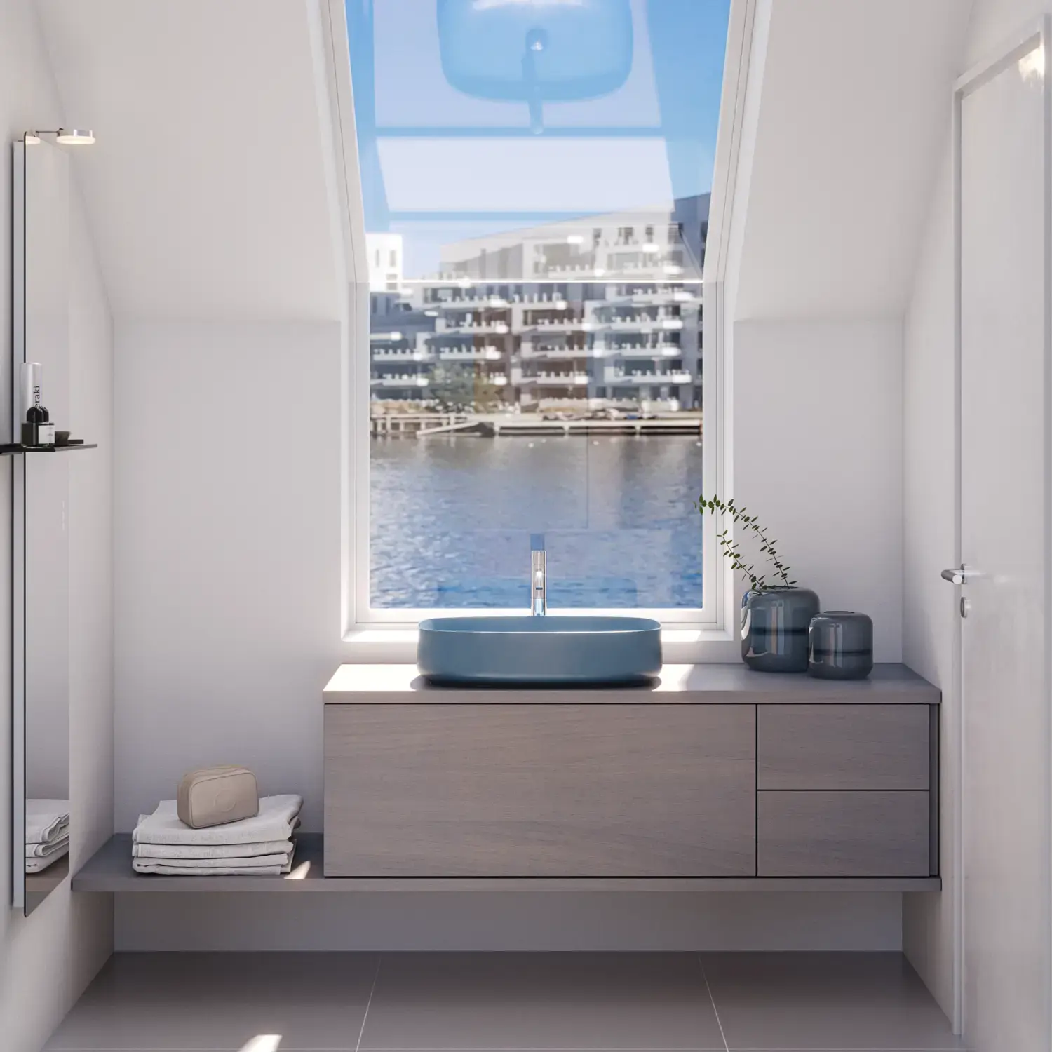 Kleine Badezimmer-Inspiration mit maßgefertigter Arbeitsplatte, eleganter blauer Aufsatzwaschbecken und quadratischem Zierspiegel, der einen hellen und modernen Raum schafft.