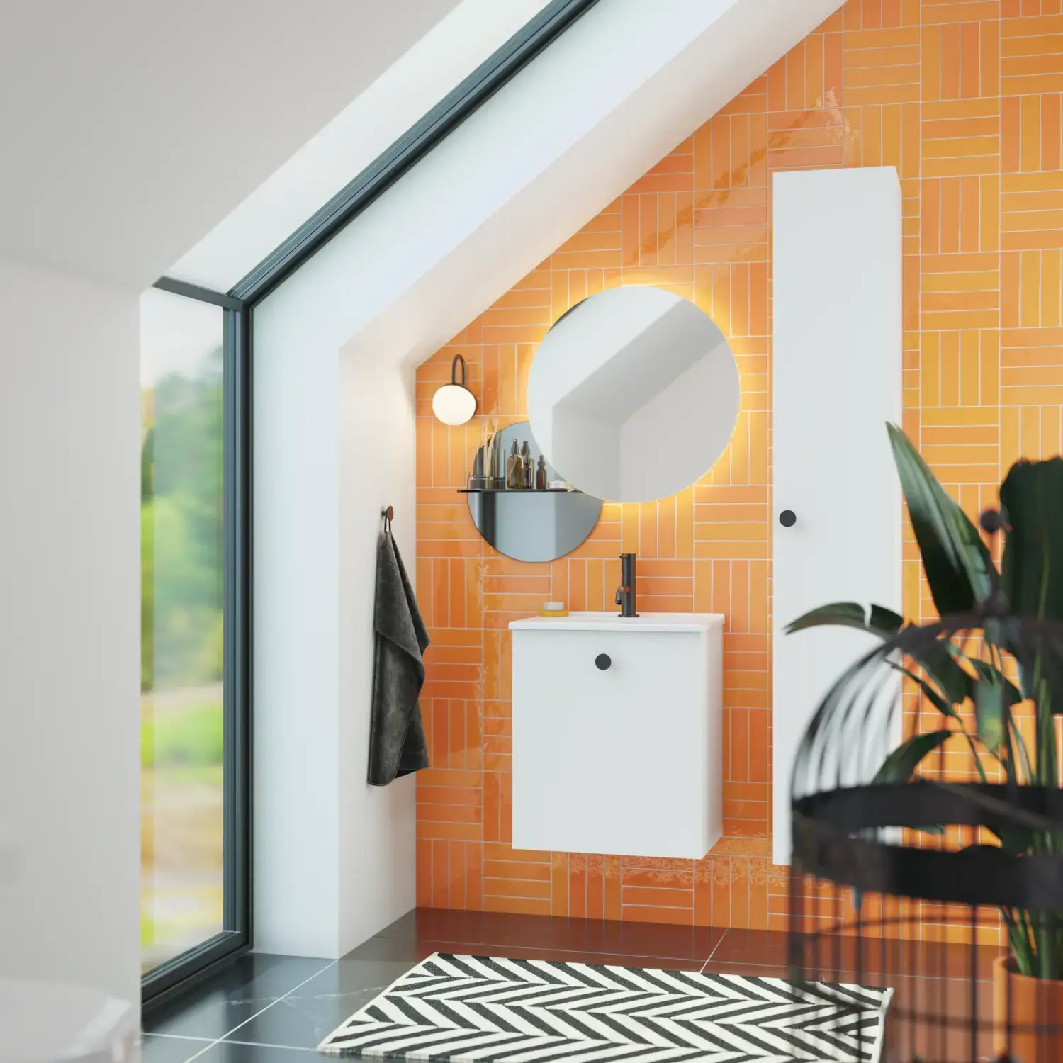 Badezimmer mit schräger Decke, inspiriert durch einen kleinen weißen Waschtisch und einen Hochschrank mit runden schwarzen Griffen, sowie einem schönen runden Spiegel, orangefarbene Fliesen geben einen frischen und modernen Look.