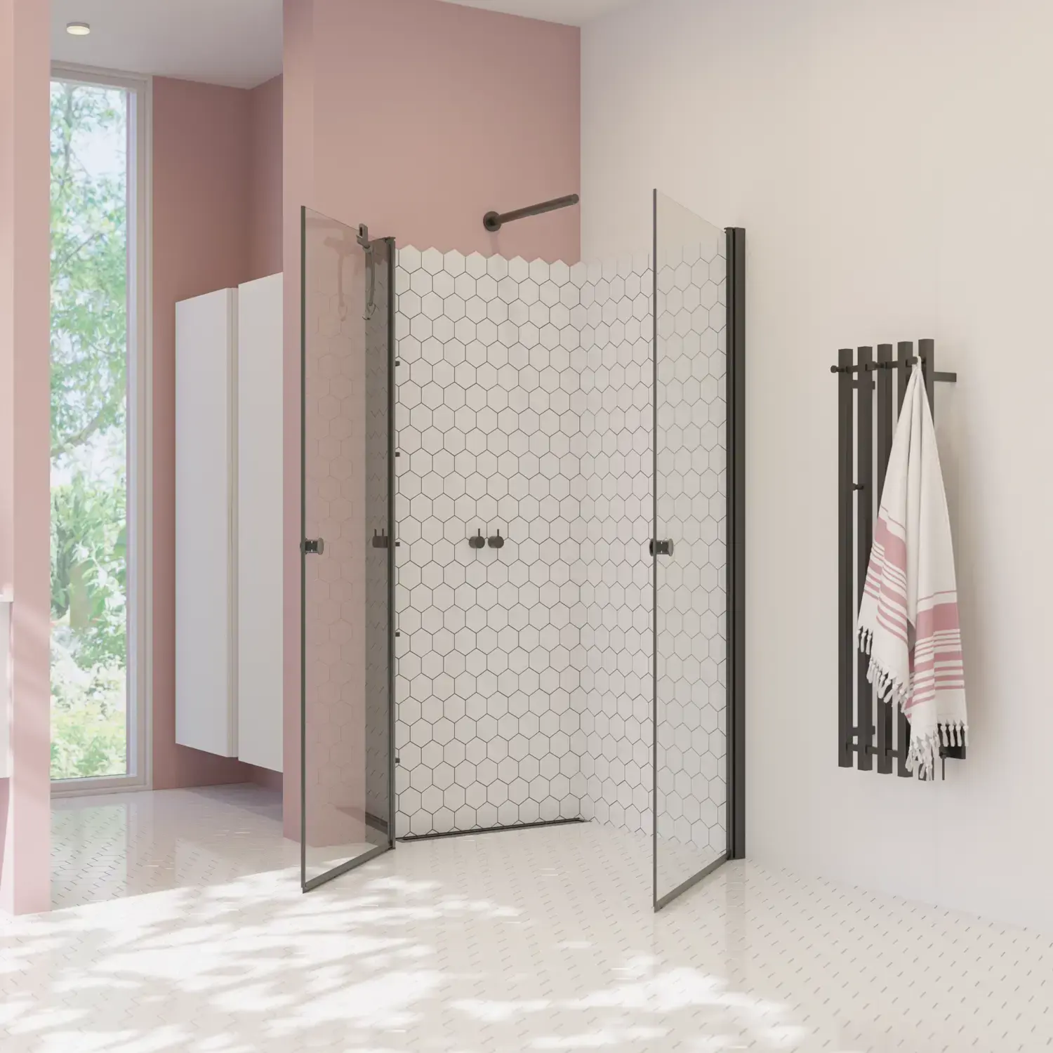 Große Badezimmerinspiration mit weißen Badmöbeln, quadratischem Spiegel und Duschwand mit Schwingtüren aus Klarglas und Profilen in Mattschwarz sowie einem eleganten elektrisch beheizten Handtuchhalter.