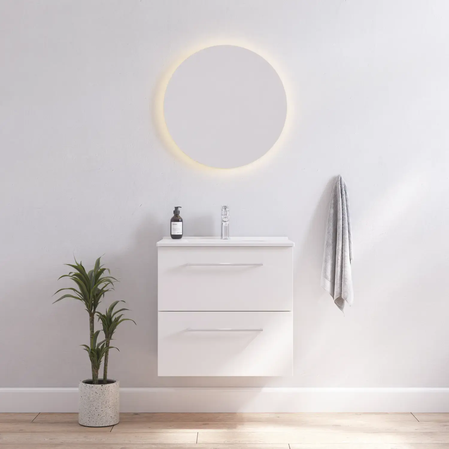 Inspiration für ein Badezimmer mit einem schmalen weißen Waschtischunterschrank mit weißen Griffen und einem eleganten Waschbecken mit einem schönen runden Spiegel mit hellen, weißen Wänden und Holzboden für einen hellen und minimalistischen Look.