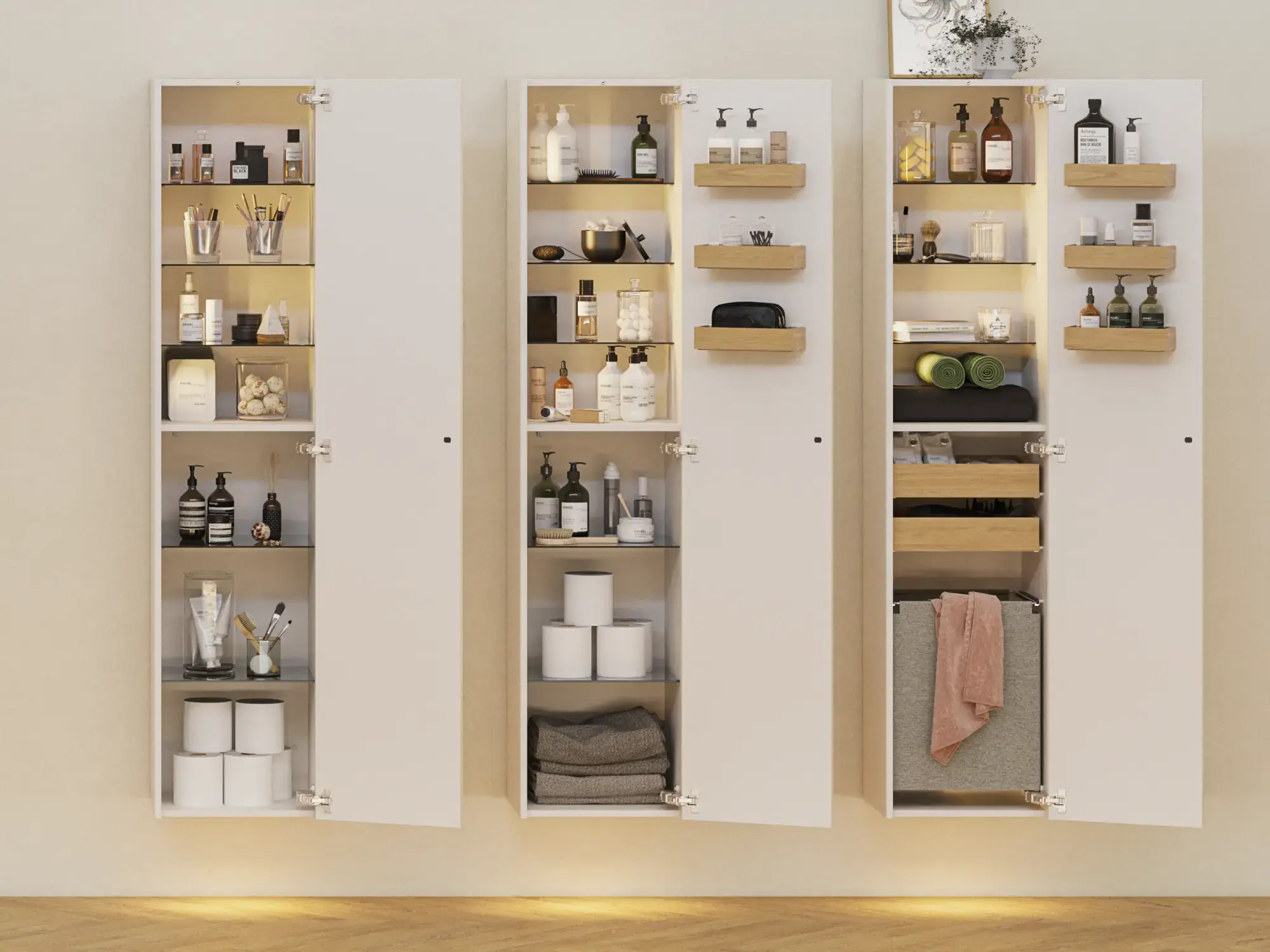 Badezimmerinspiration mit hohen und Oberschränken, mit praktischer und stilvoller Innenausstattung, darunter Holzboxen, Glasböden und Wäschekorb, die die Aufbewahrung optimal und ästhetisch machen